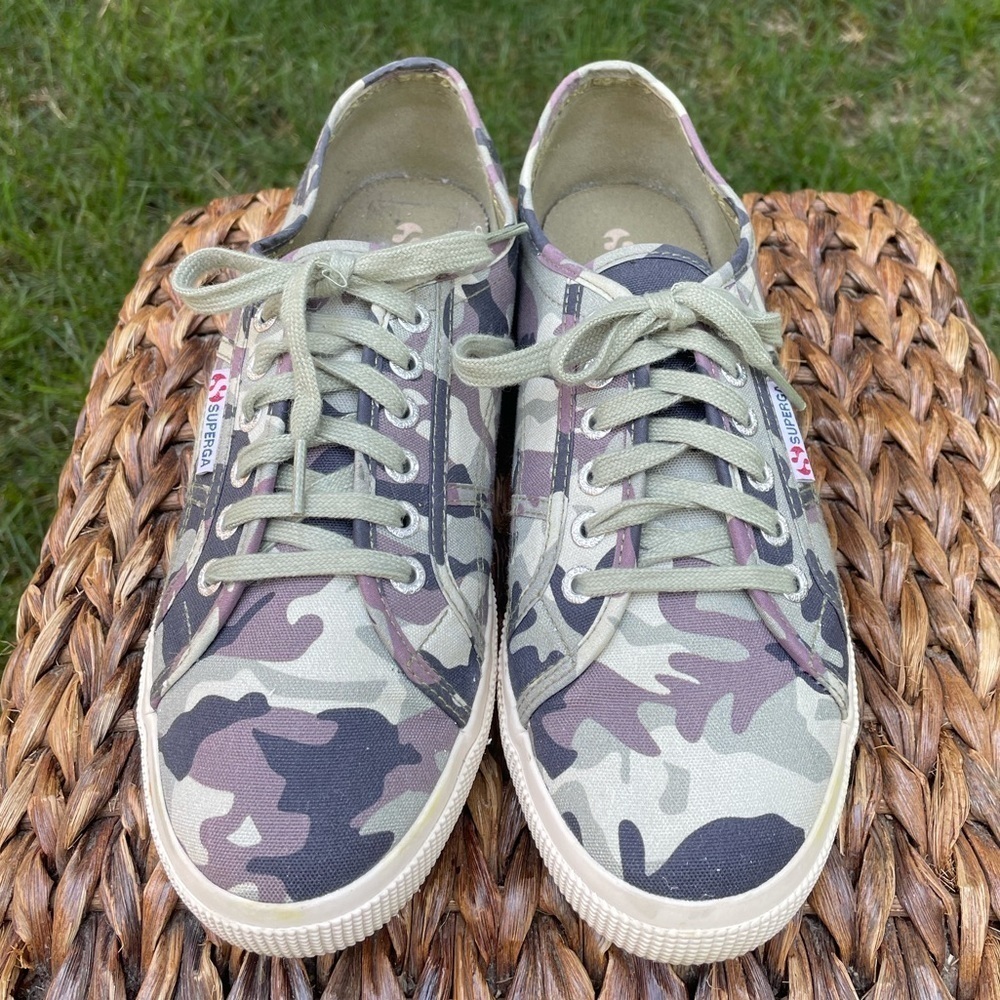 Superga Italian Multicolor Green Camouflage Lace up Sneakers. Women’s Size 6